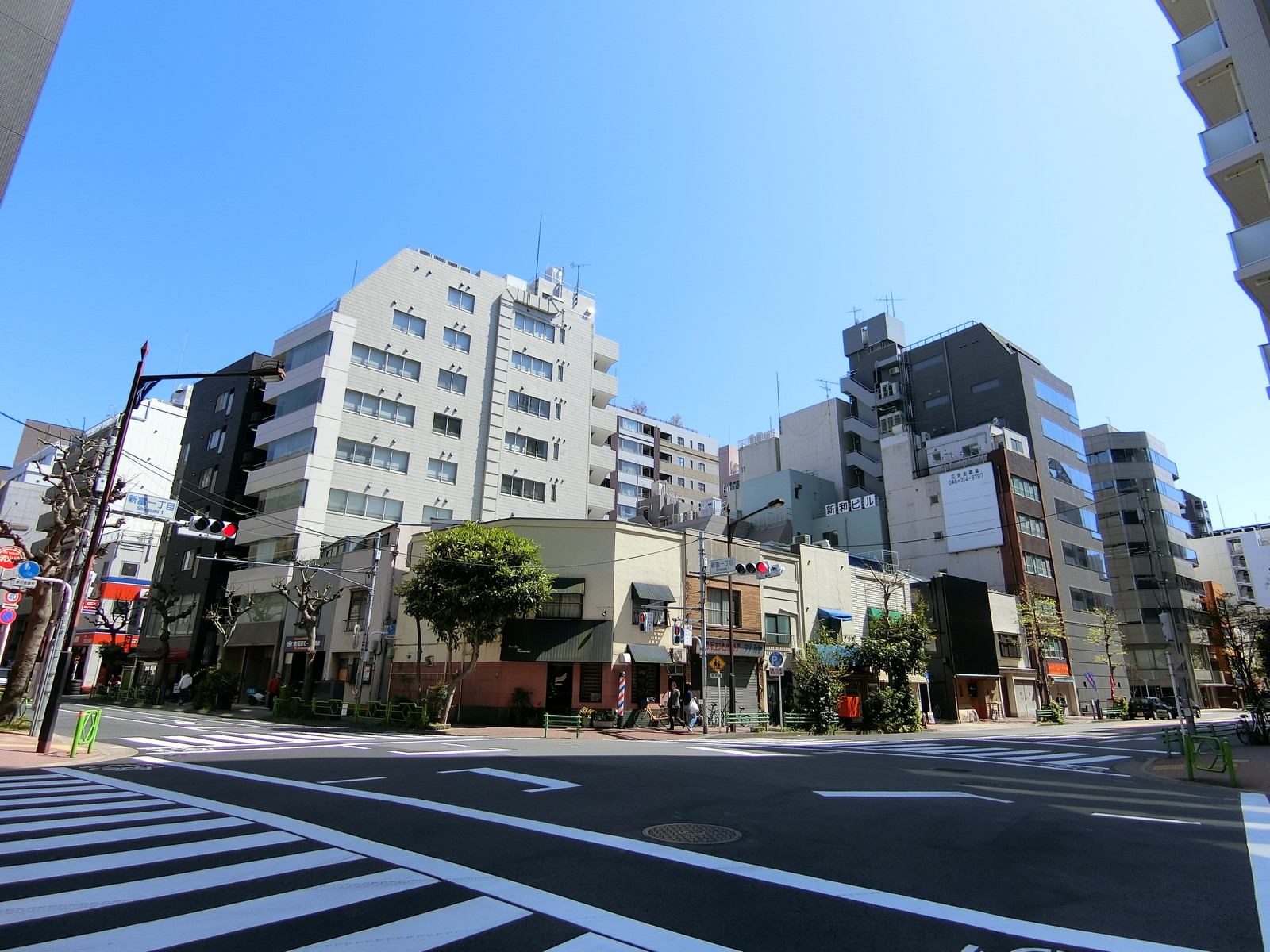 付近の入船一丁目交差点