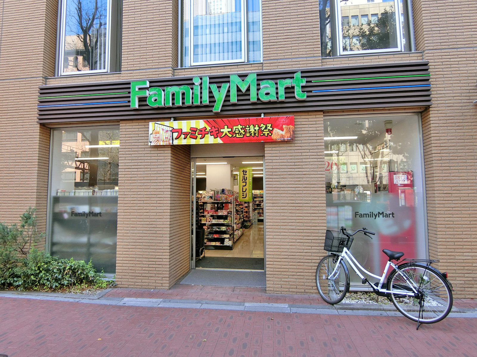 徒歩1分のファミリーマート京王プレッソイン池袋店