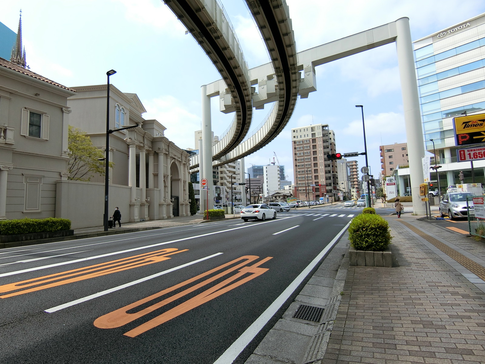 新町芳野ビル前面の千葉街道