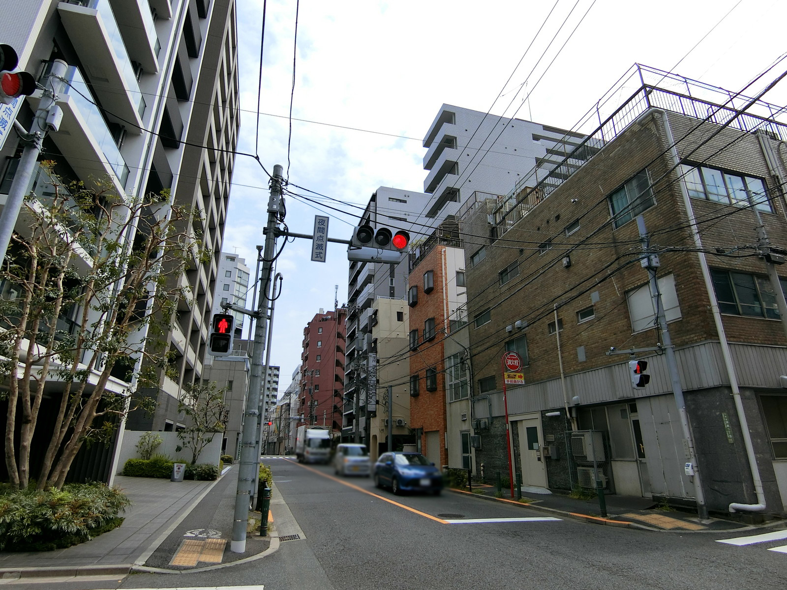 長谷川ビル前面の通り