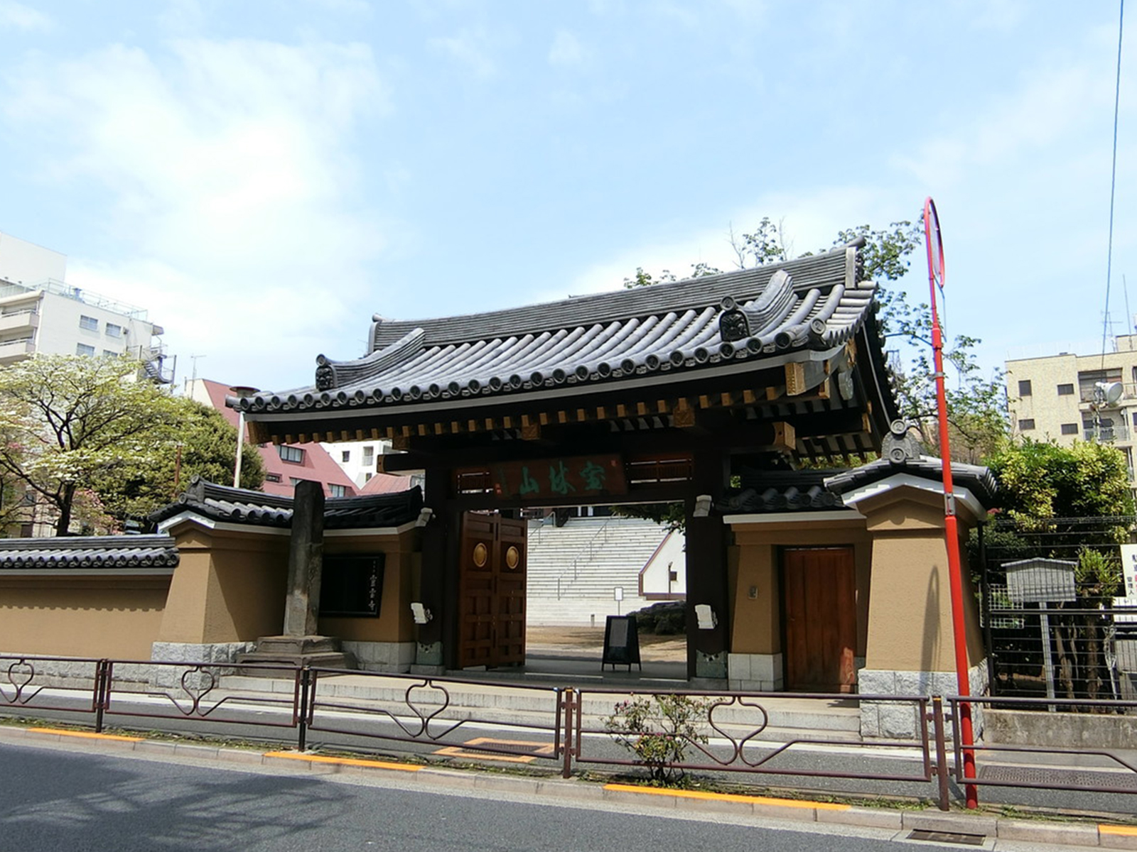 周辺は落ち着いた雰囲気のエリア