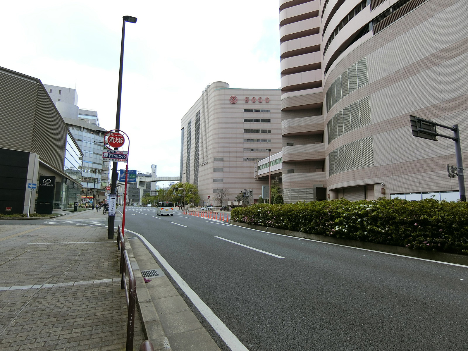 パークアクシス千葉新町前面の千葉街道