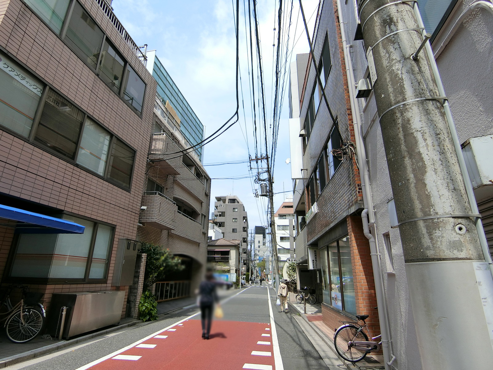 SKビル前面の通り