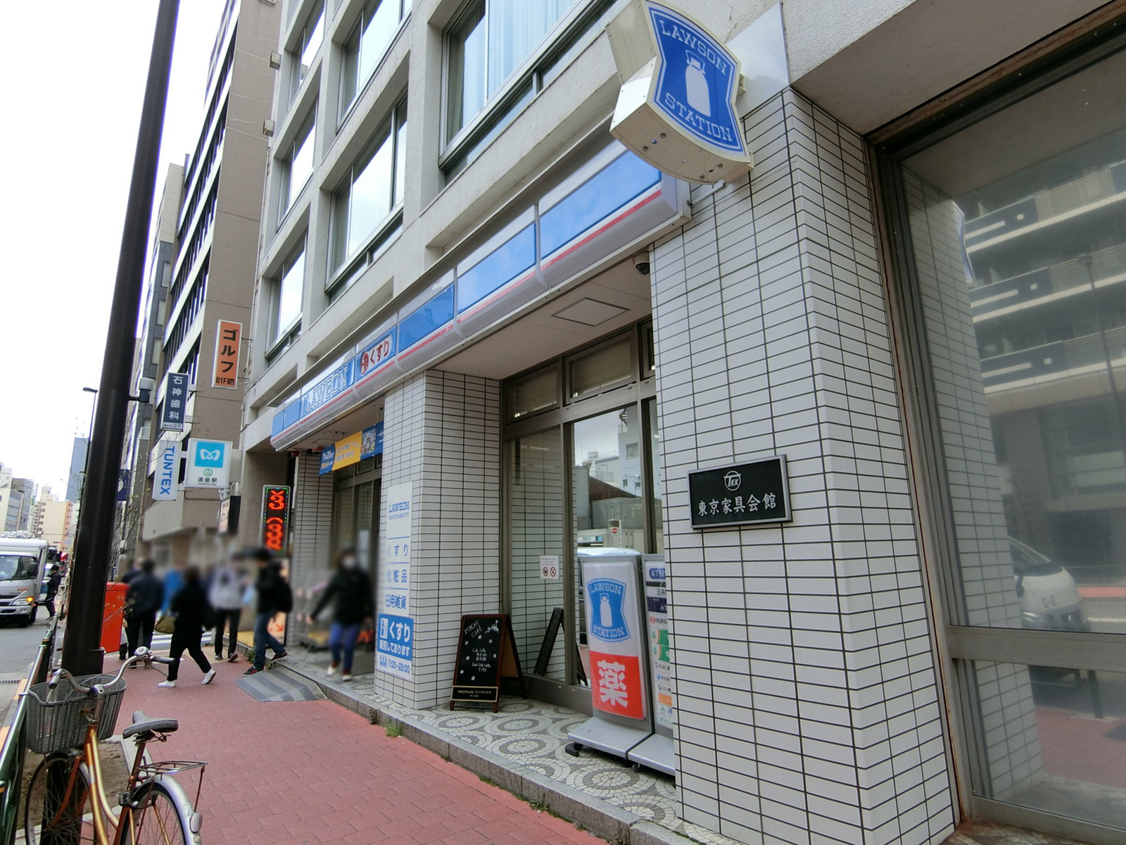 徒歩1分のローソン 湯島駅前店