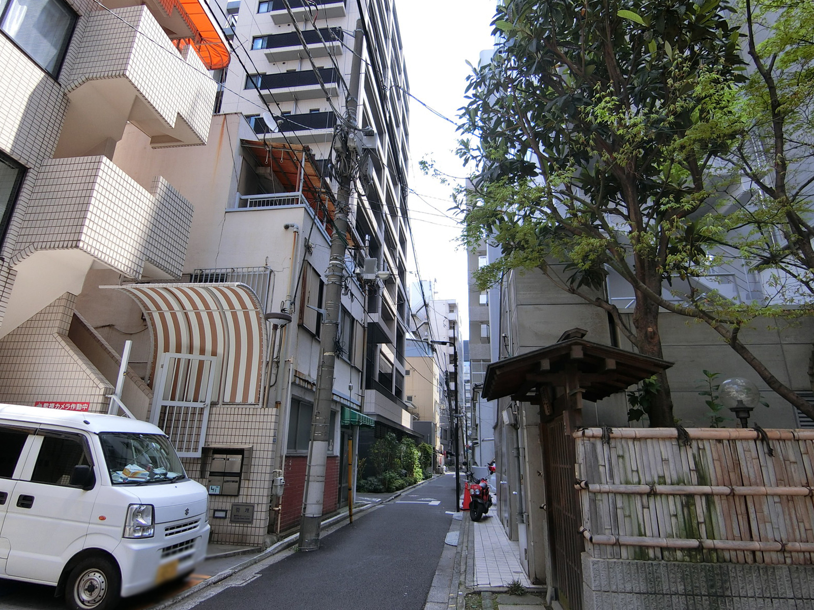 マルエスビル前面の通り