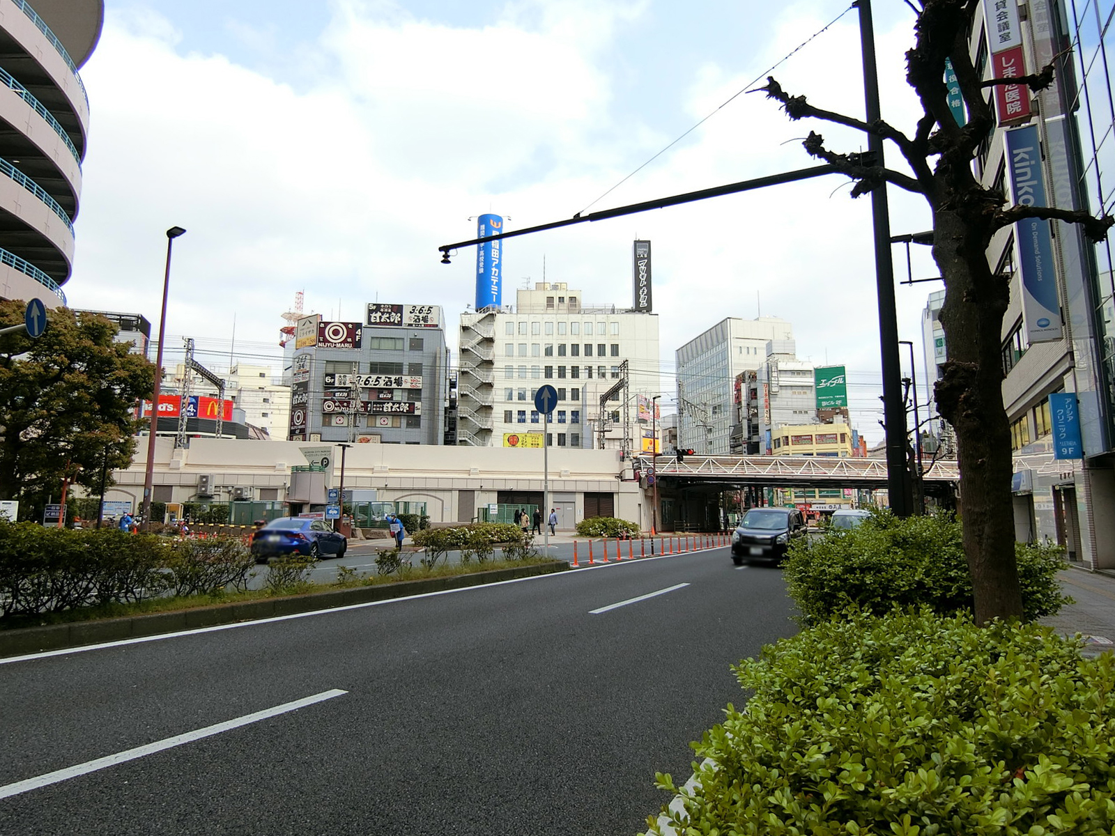 上野ビル前面の千葉街道