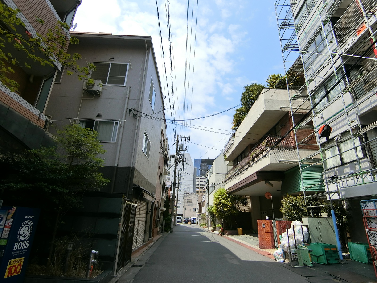 第2半田ビル前面の通り
