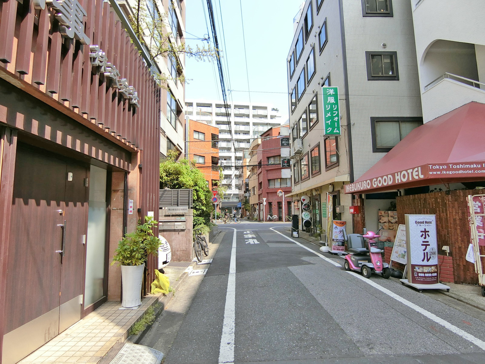 ボイスビル前面の通り