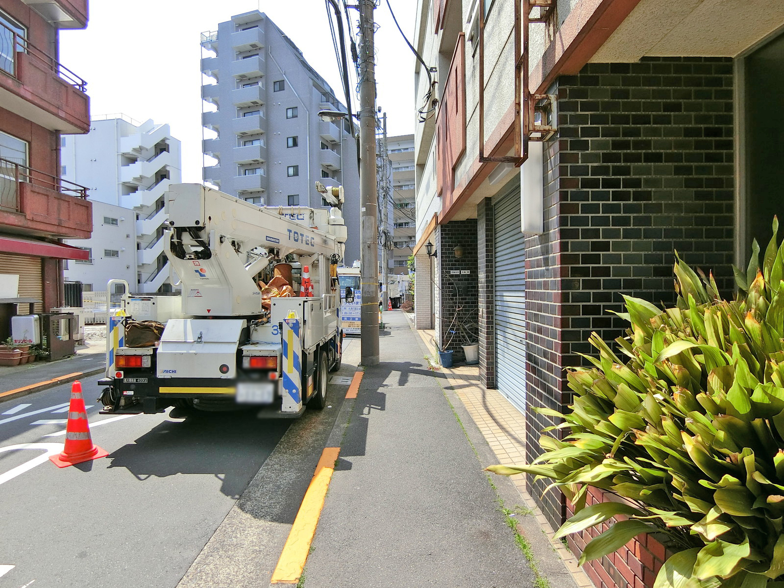 ミワビル前面の通り