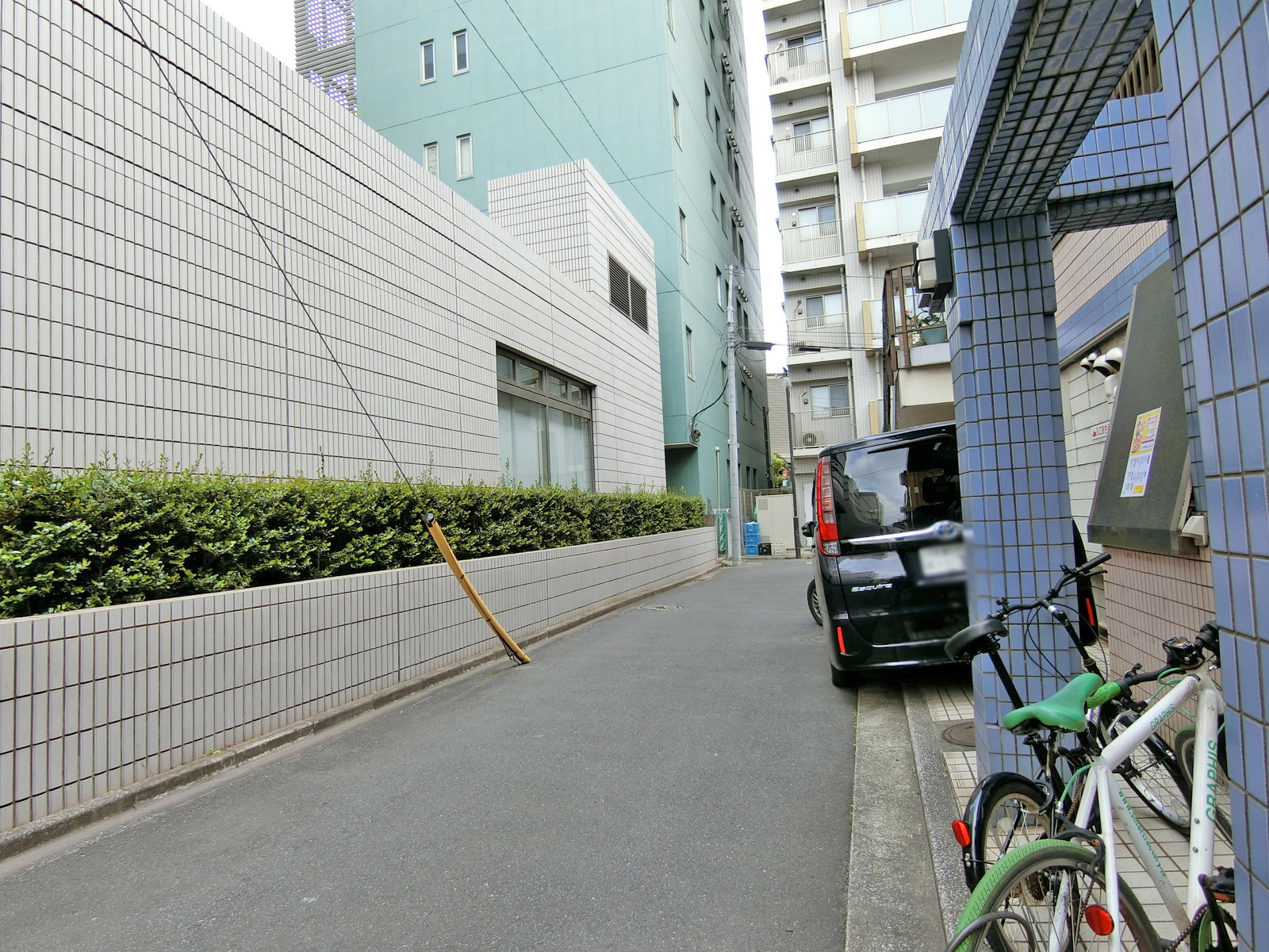 山本ビル前面の通り