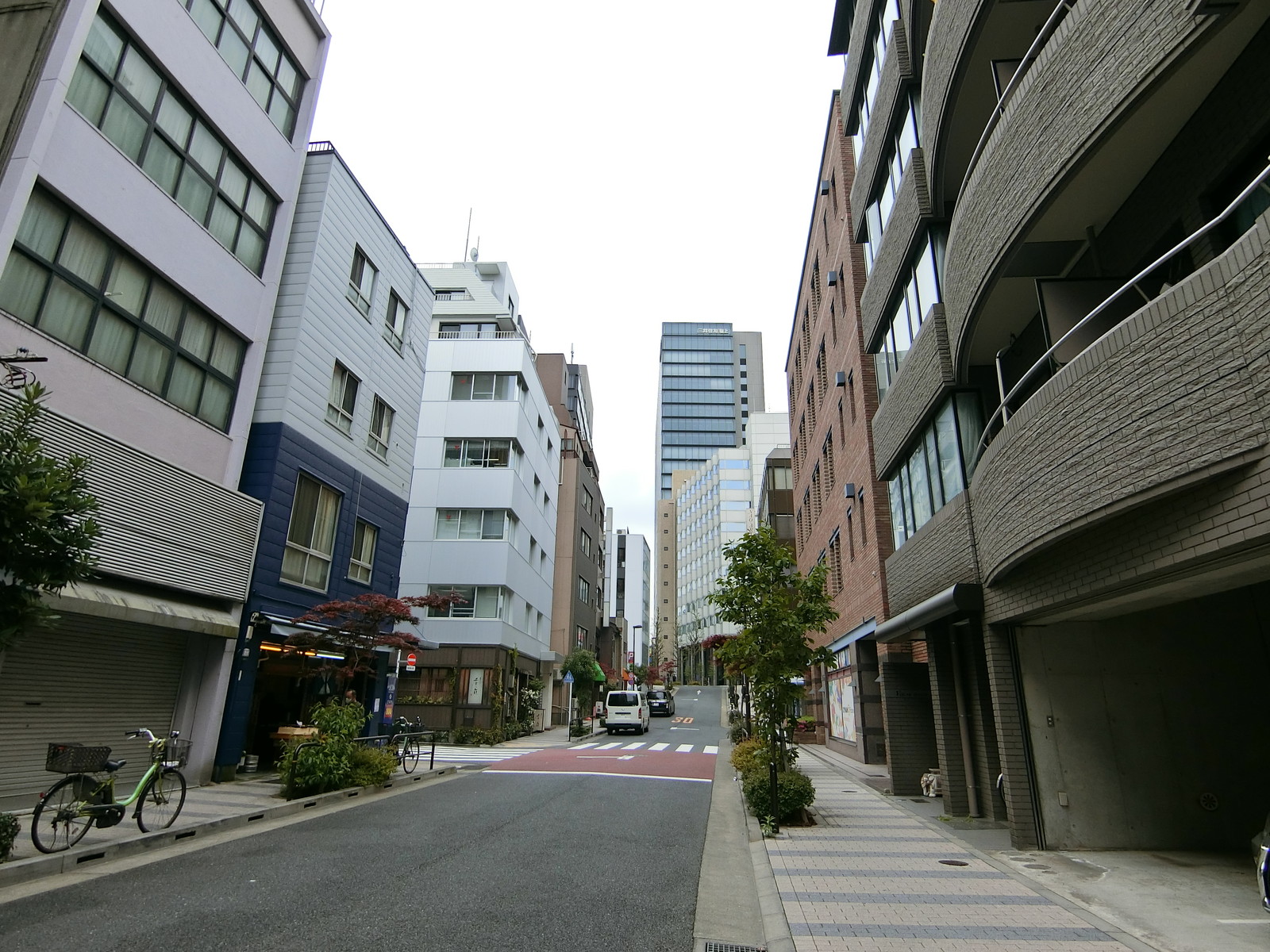 淡路町MHアネックス前面の通り