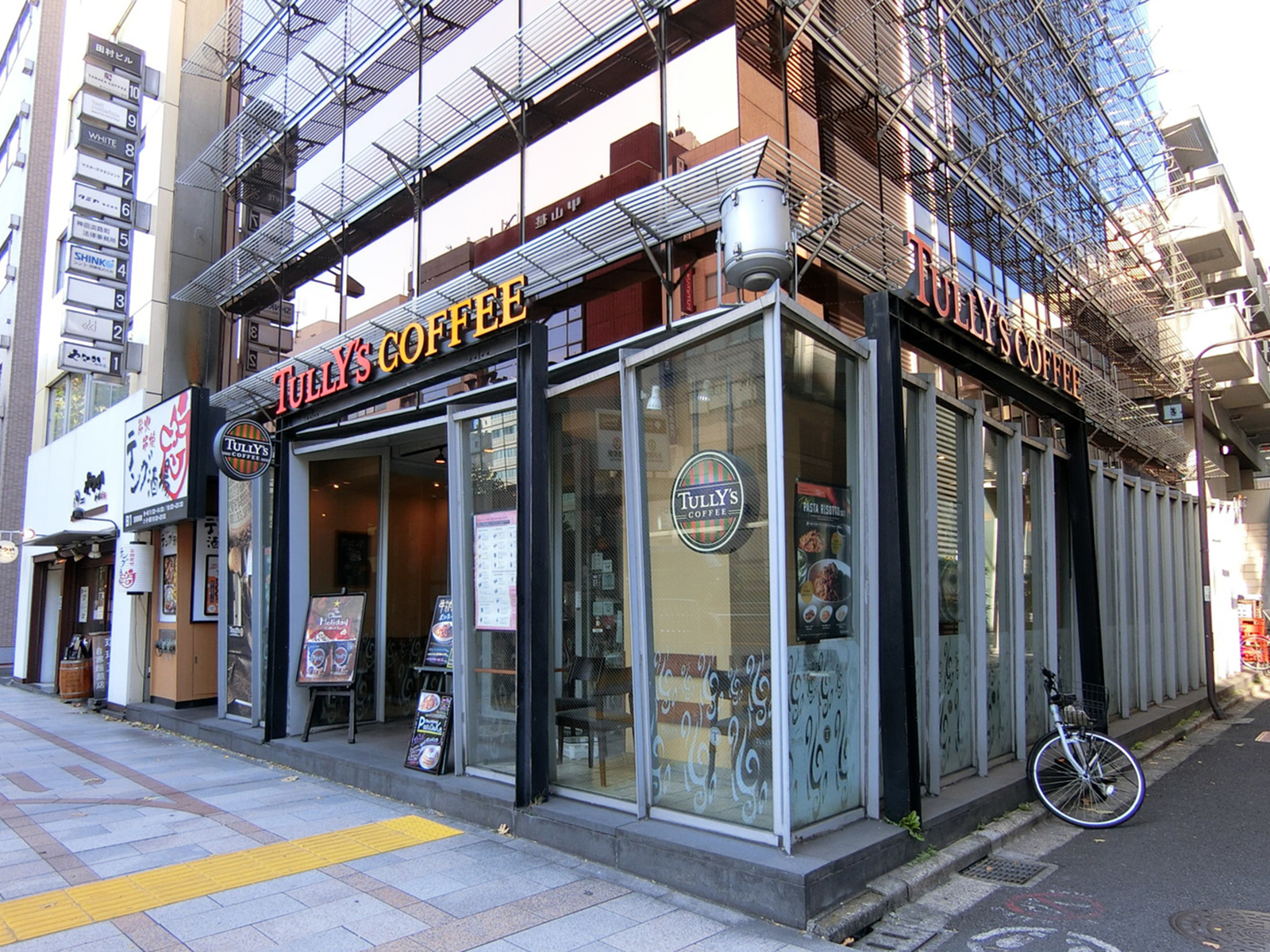 徒歩2分のタリーズコーヒー