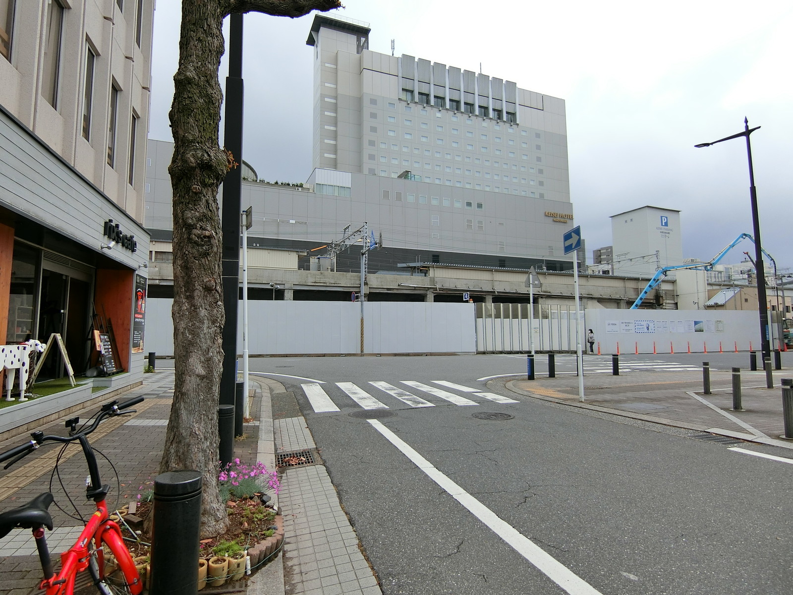 藤ビル前面の通り