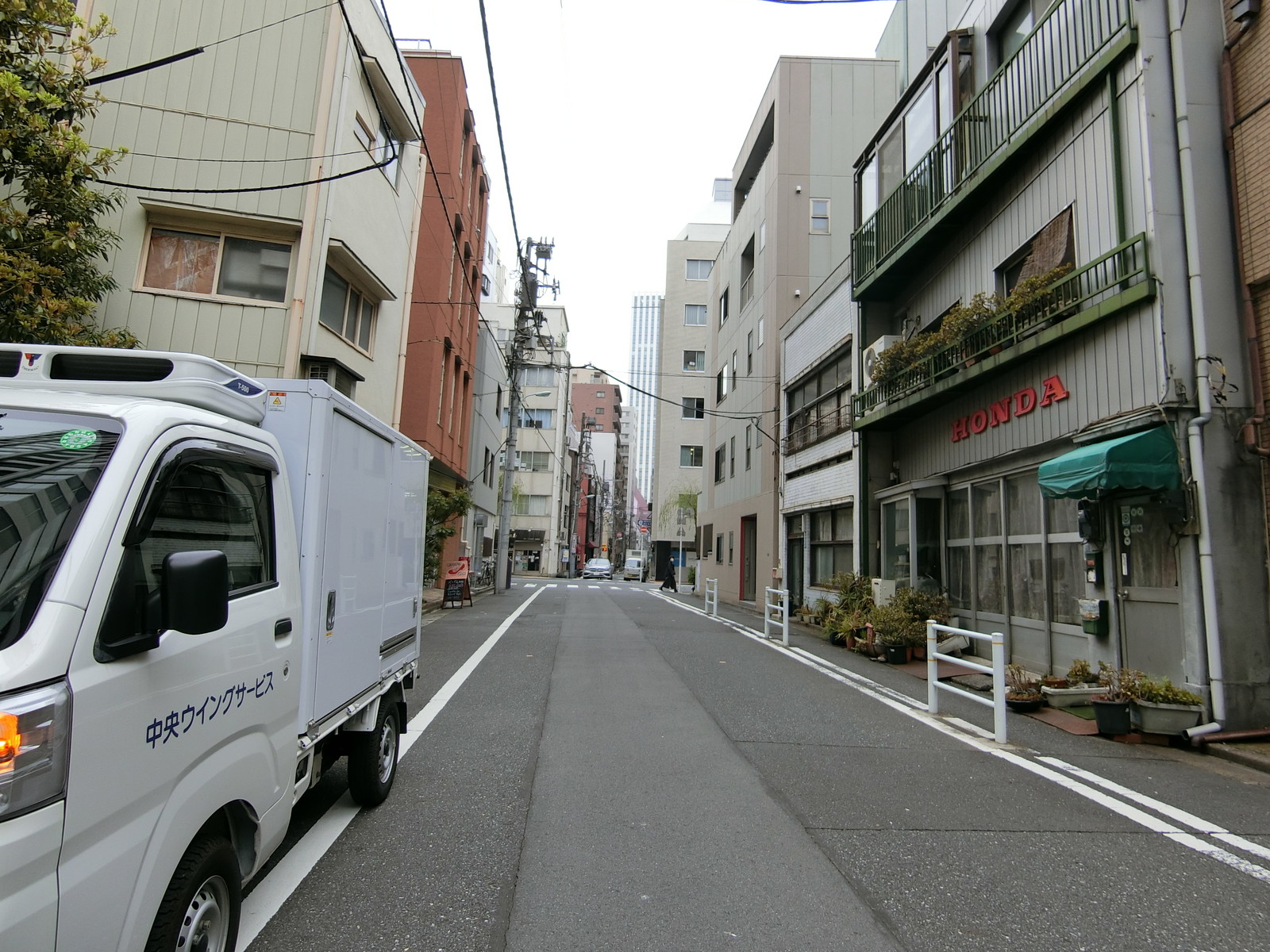 GNビル前面の通り
