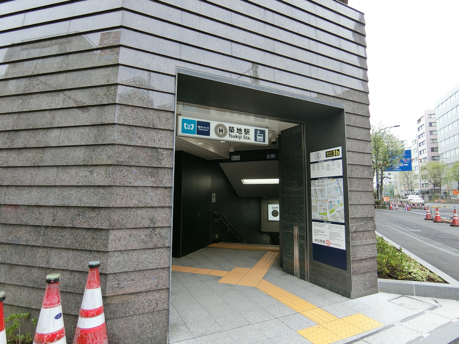 最寄りの「築地駅」