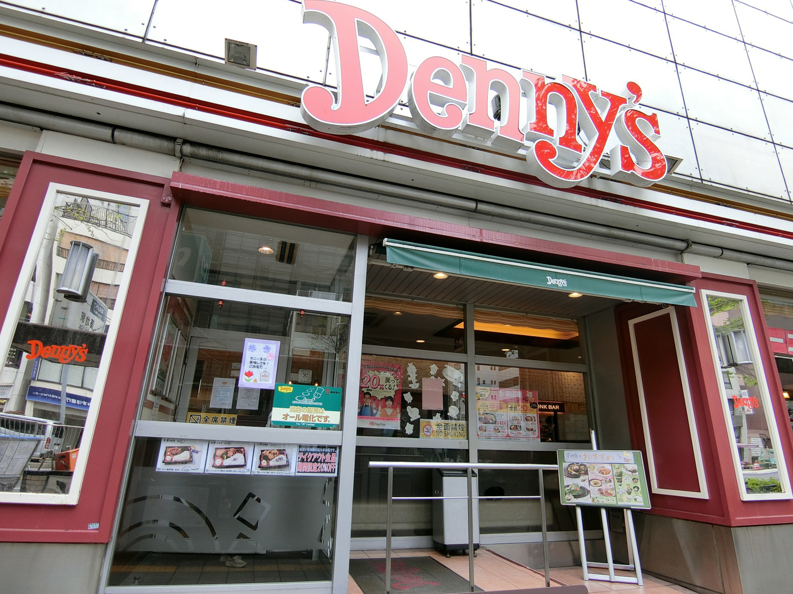 並びのデニーズ 築地店