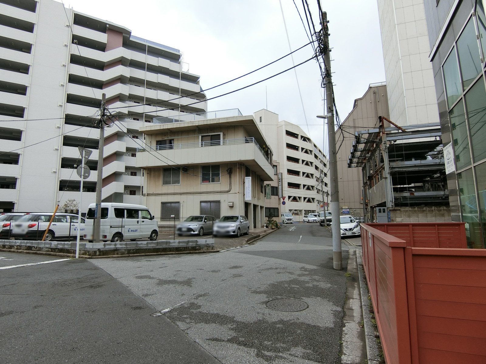フォントビル前面の通り