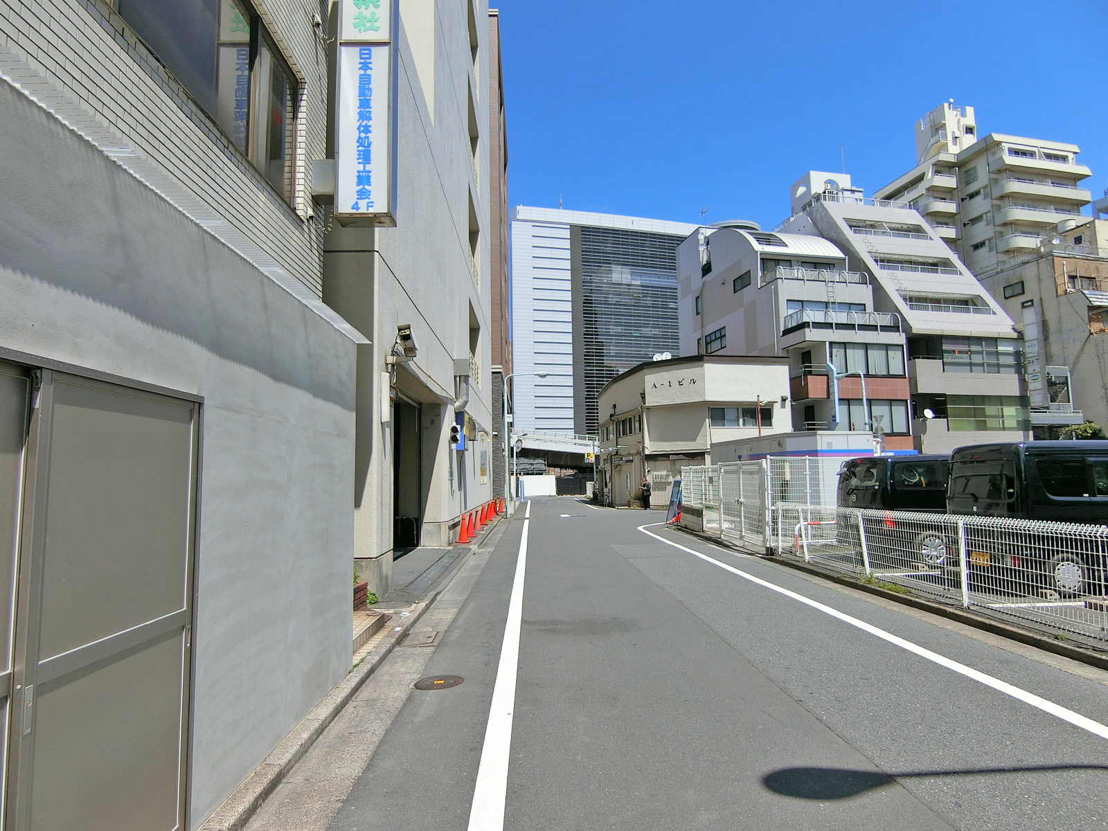 黒澤ビル前面の通り
