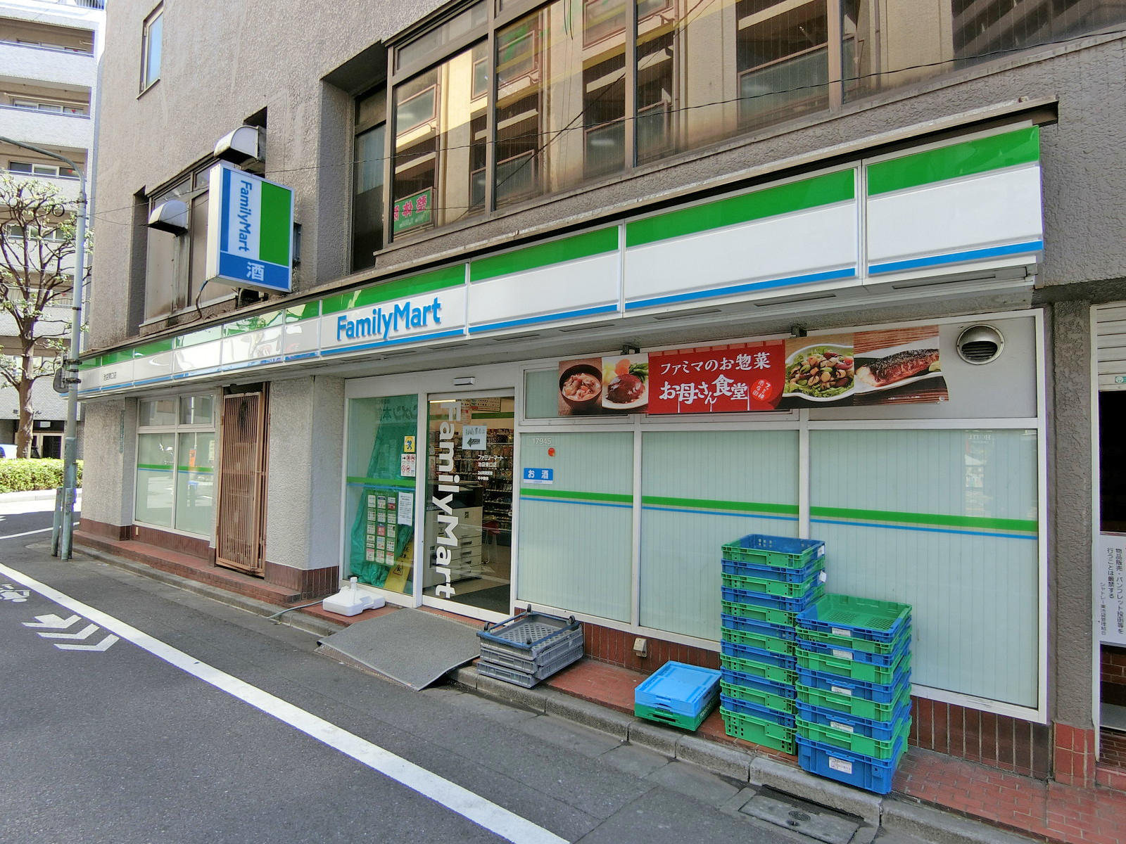 徒歩1分のファミリーマート池袋東口店