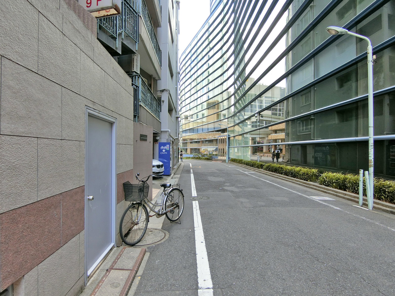 第一主田ビル前面の通り