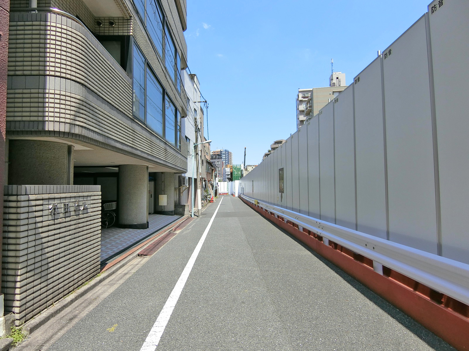 行田ビル前面の通り