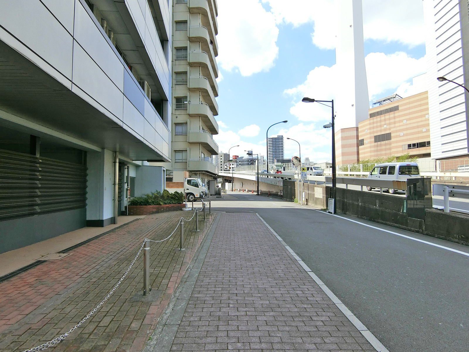 25山京ビル前面の通り