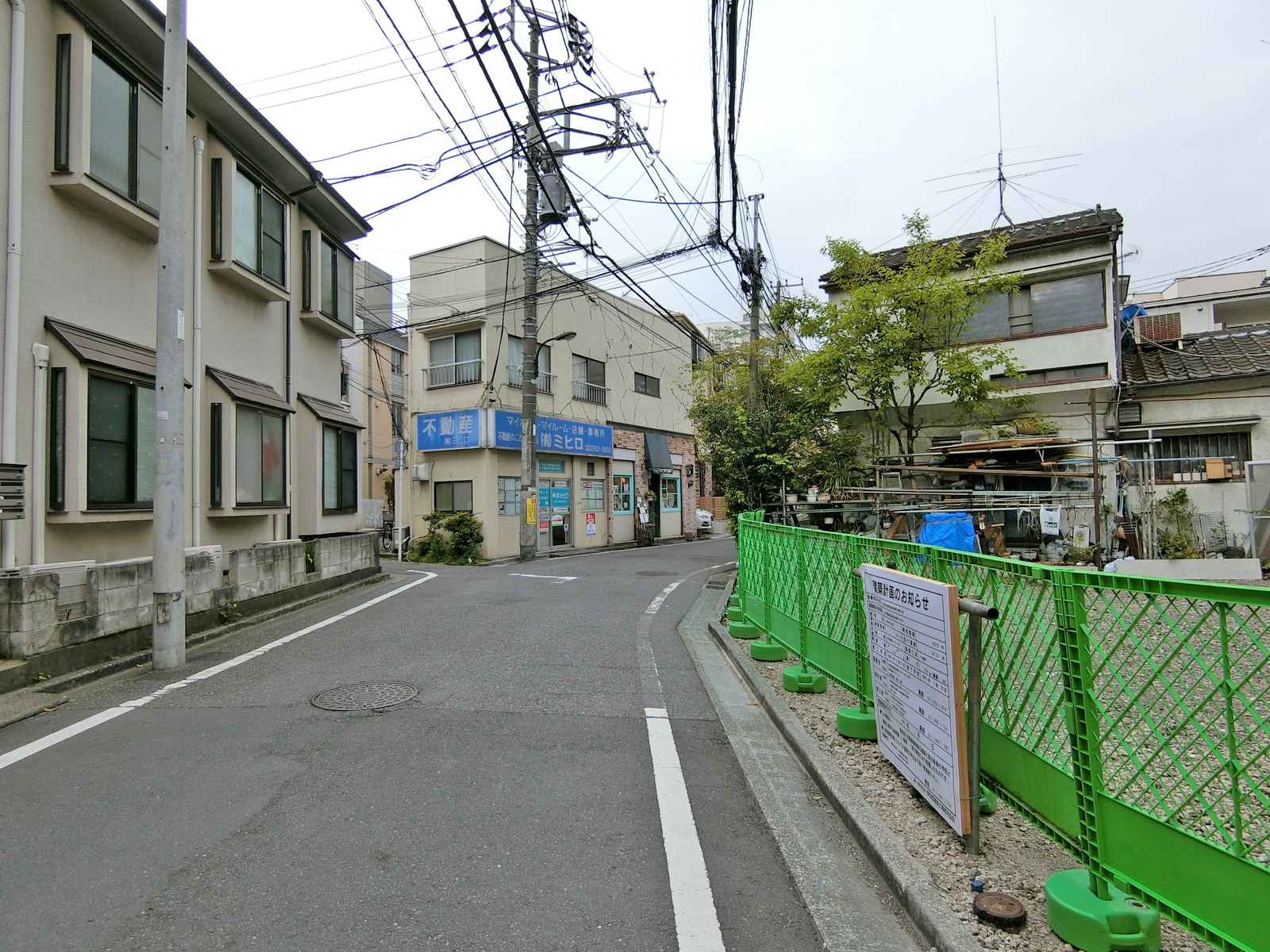 石田ビル前面の通り