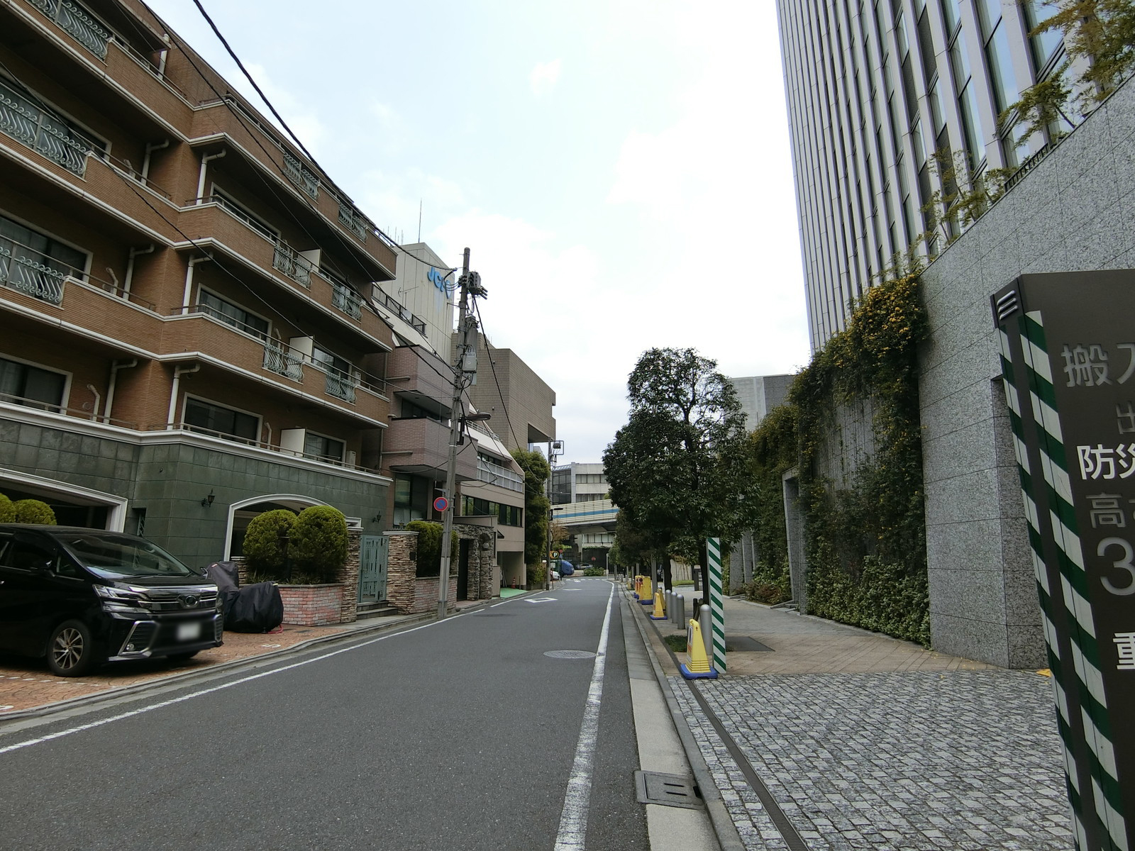 YUKEN平河町ビル前面の通り