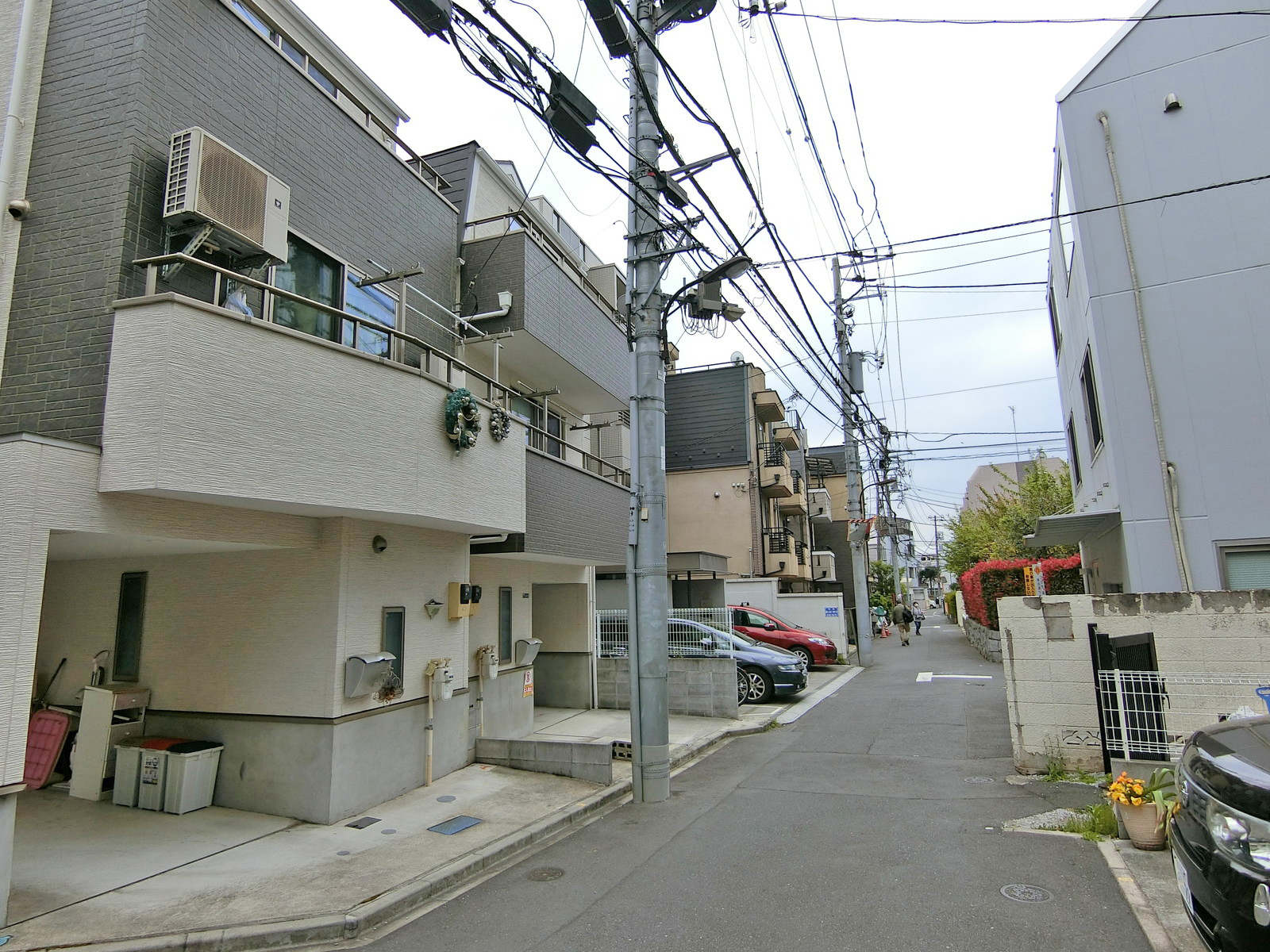 周辺は住宅街
