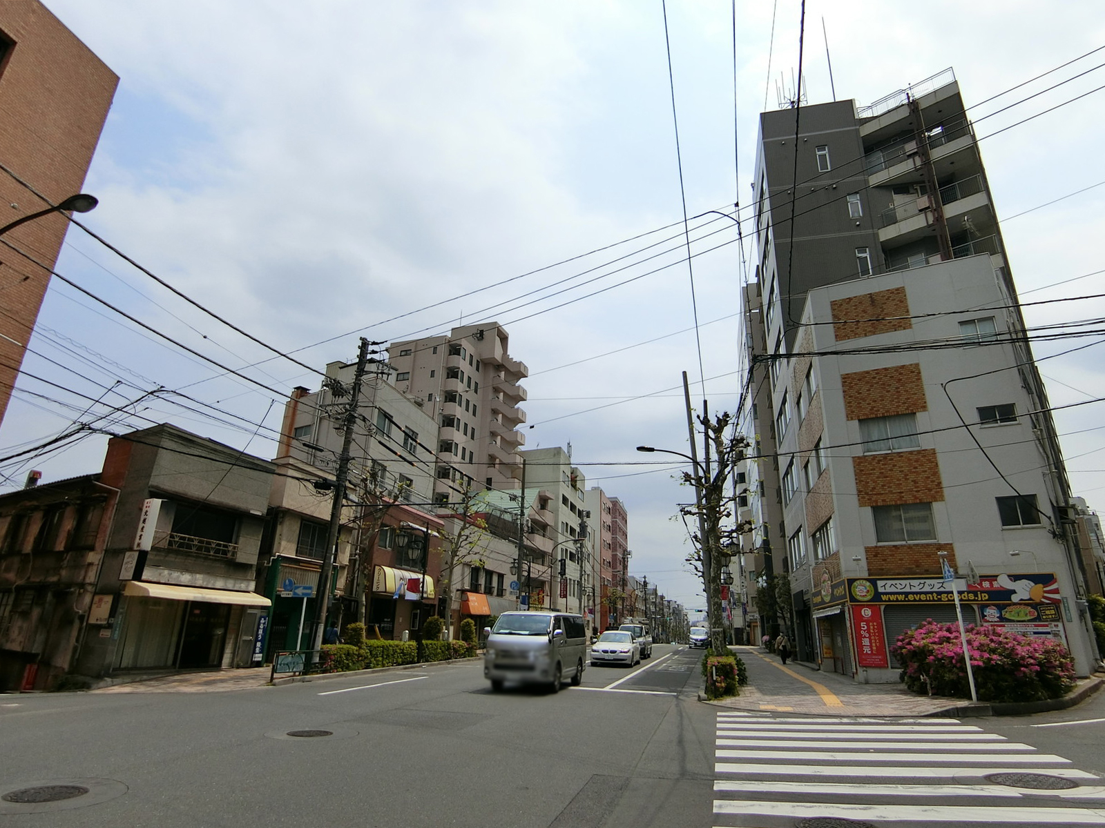 バンセイビル前面の通り