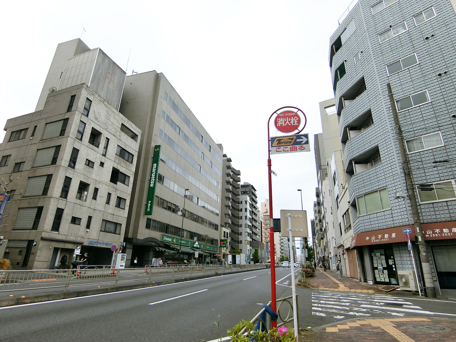 栄第一ビル前面の春日通り