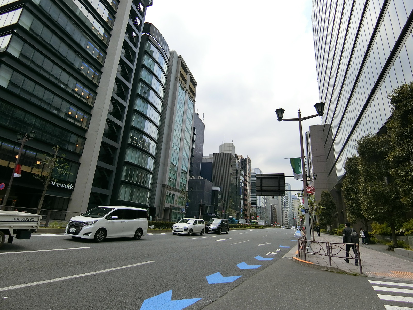 DIK麹町ビル前面の新宿通り