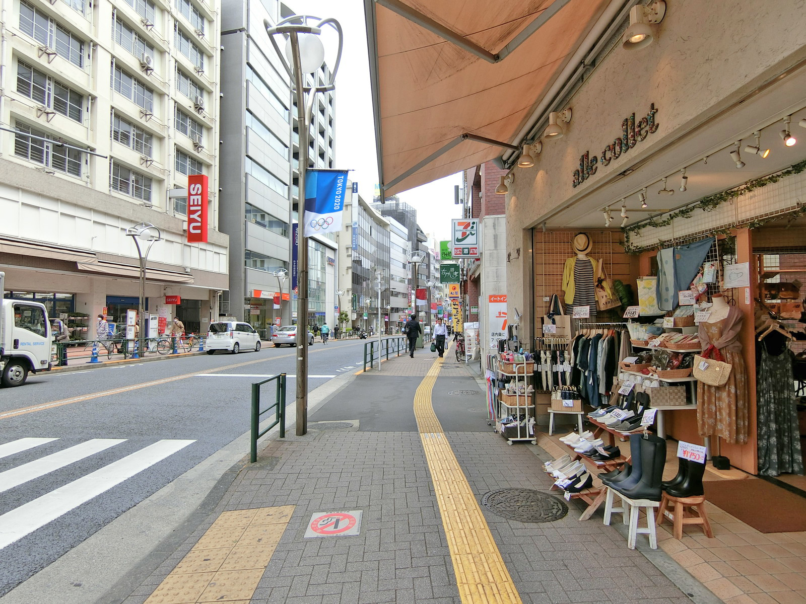 馬場ビル前面の通り