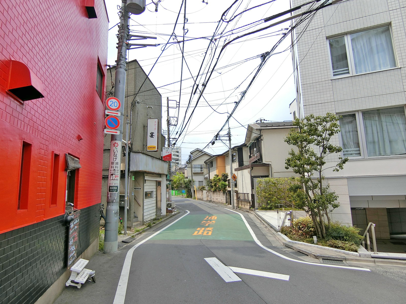 周辺は閑静なエリア