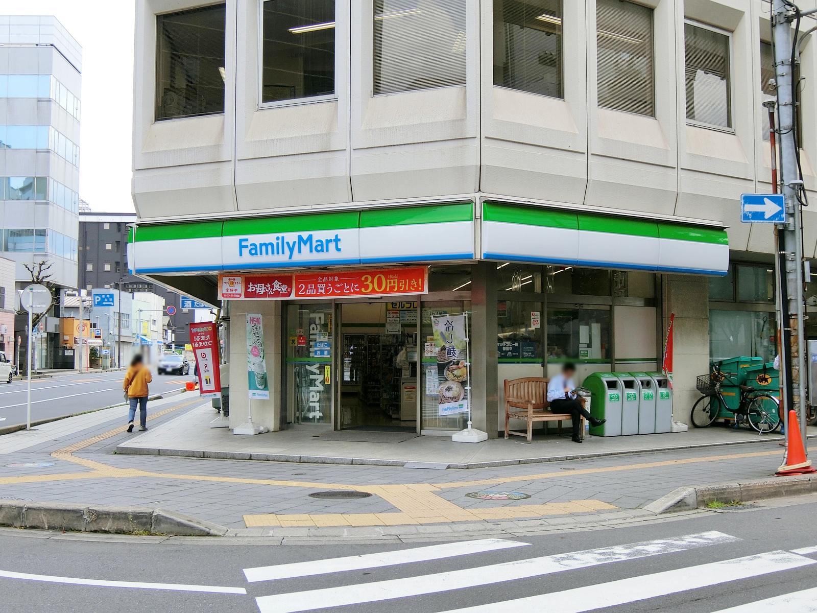 徒歩2分のファミリーマート