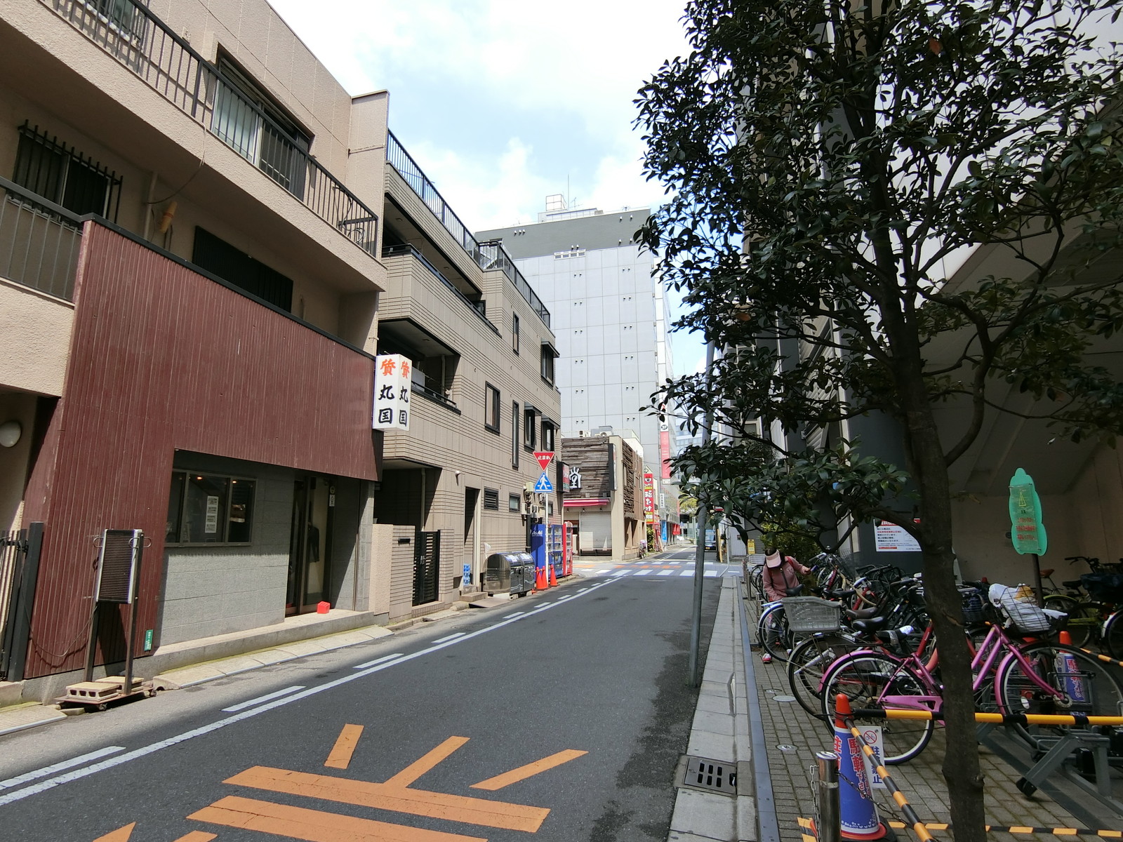 日土地千葉ビル前面の通り