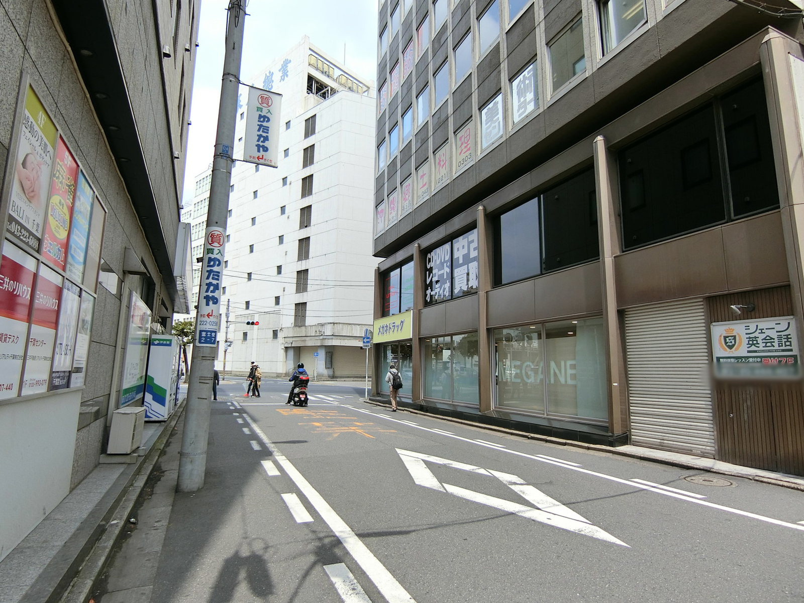 富士見ビル前面の通り