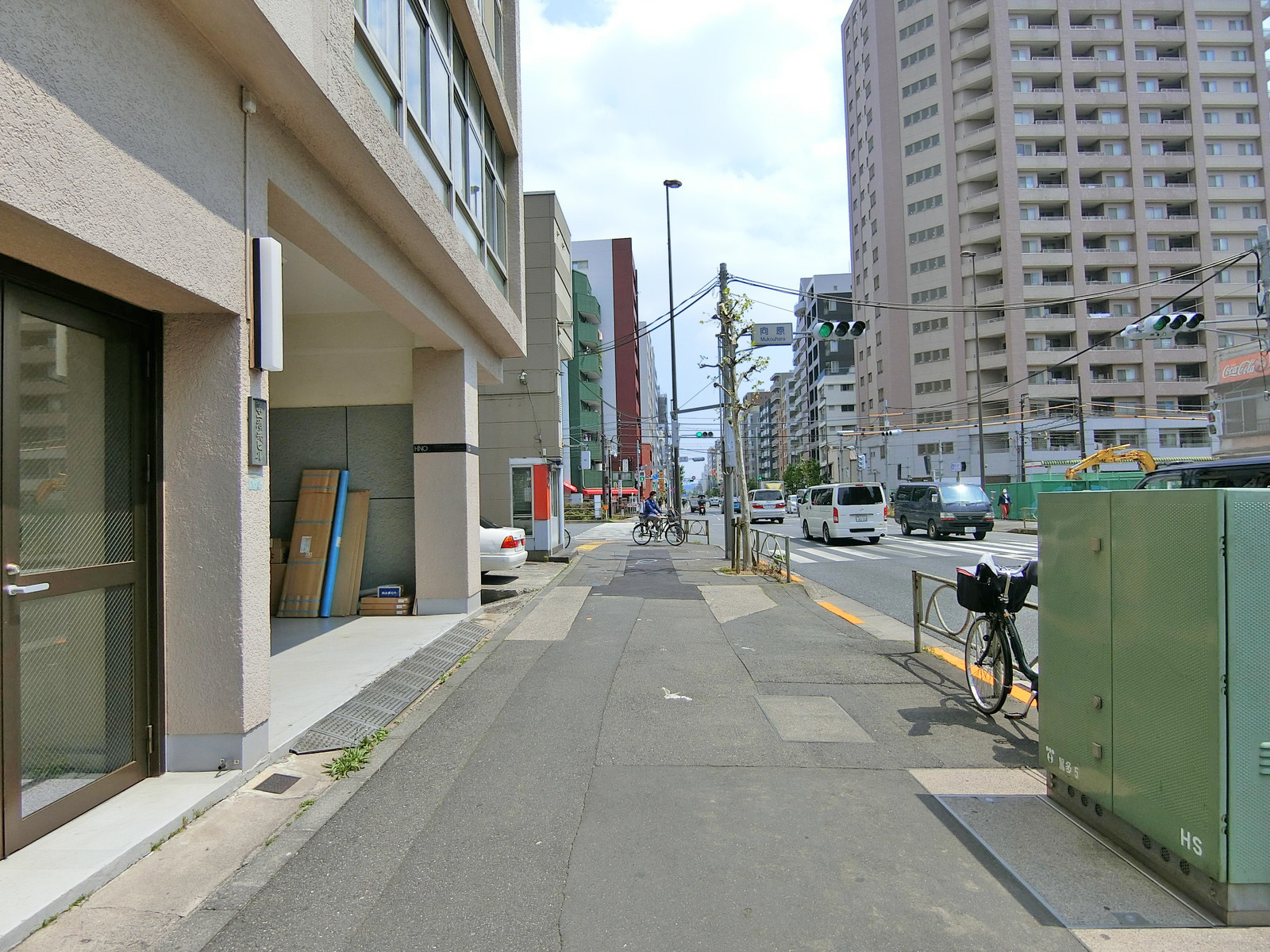 MKビル前面の通り