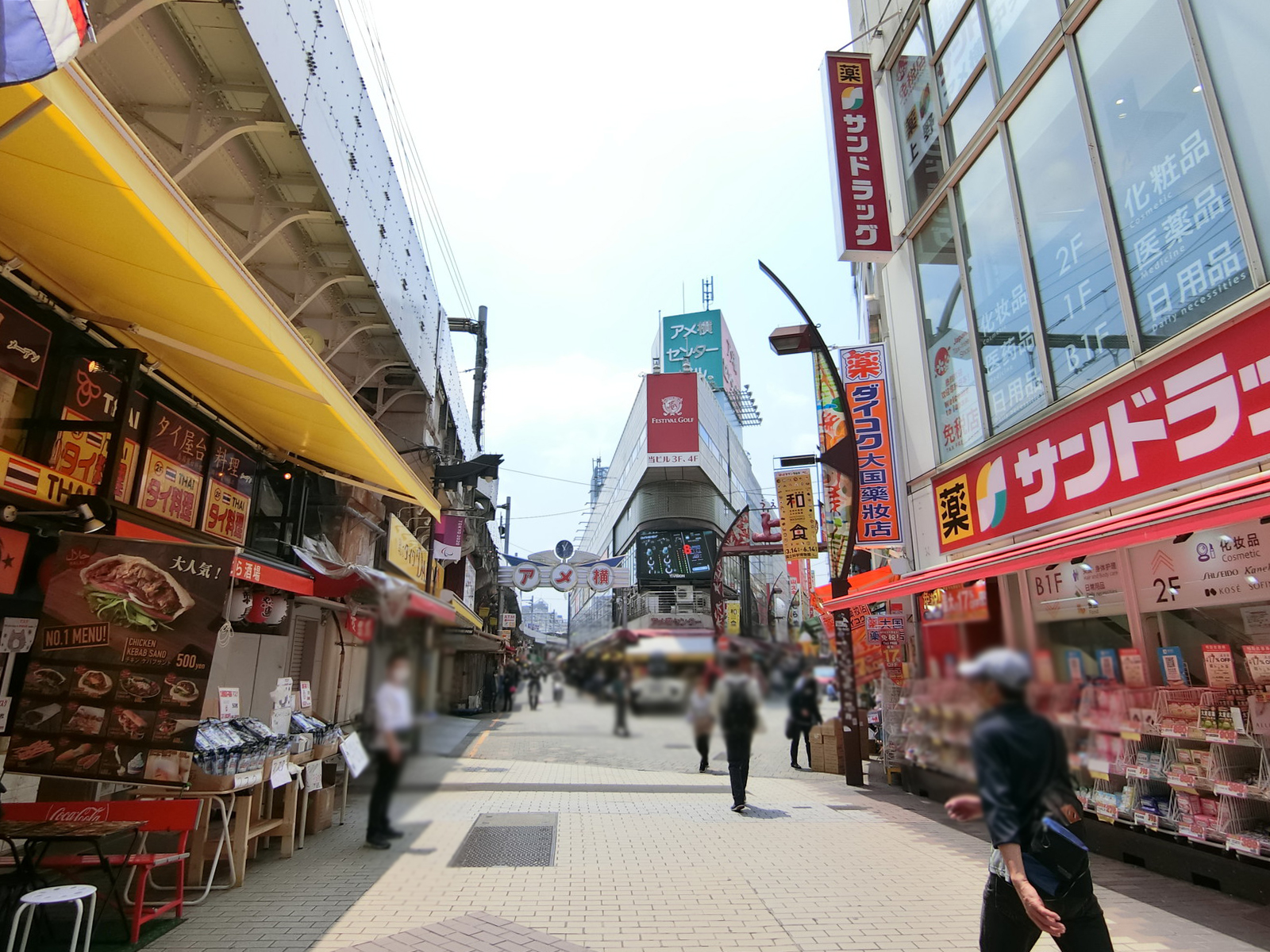 付近の上野アメ横商店街