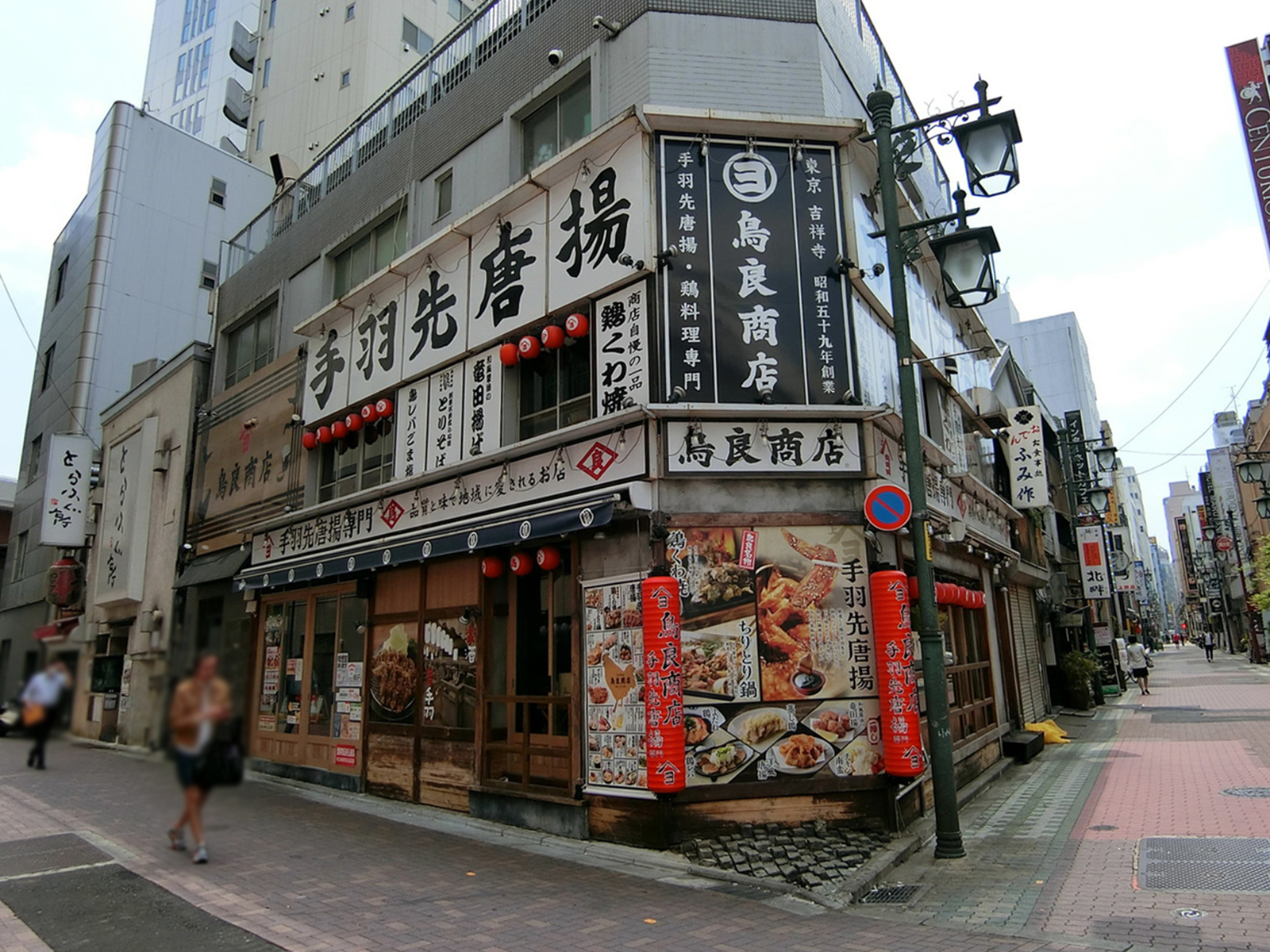 周辺には飲食店が点在
