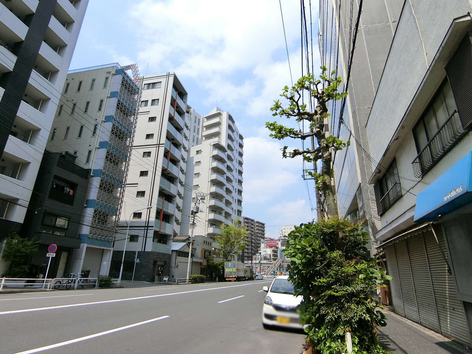 impexビル前面の清洲橋通り