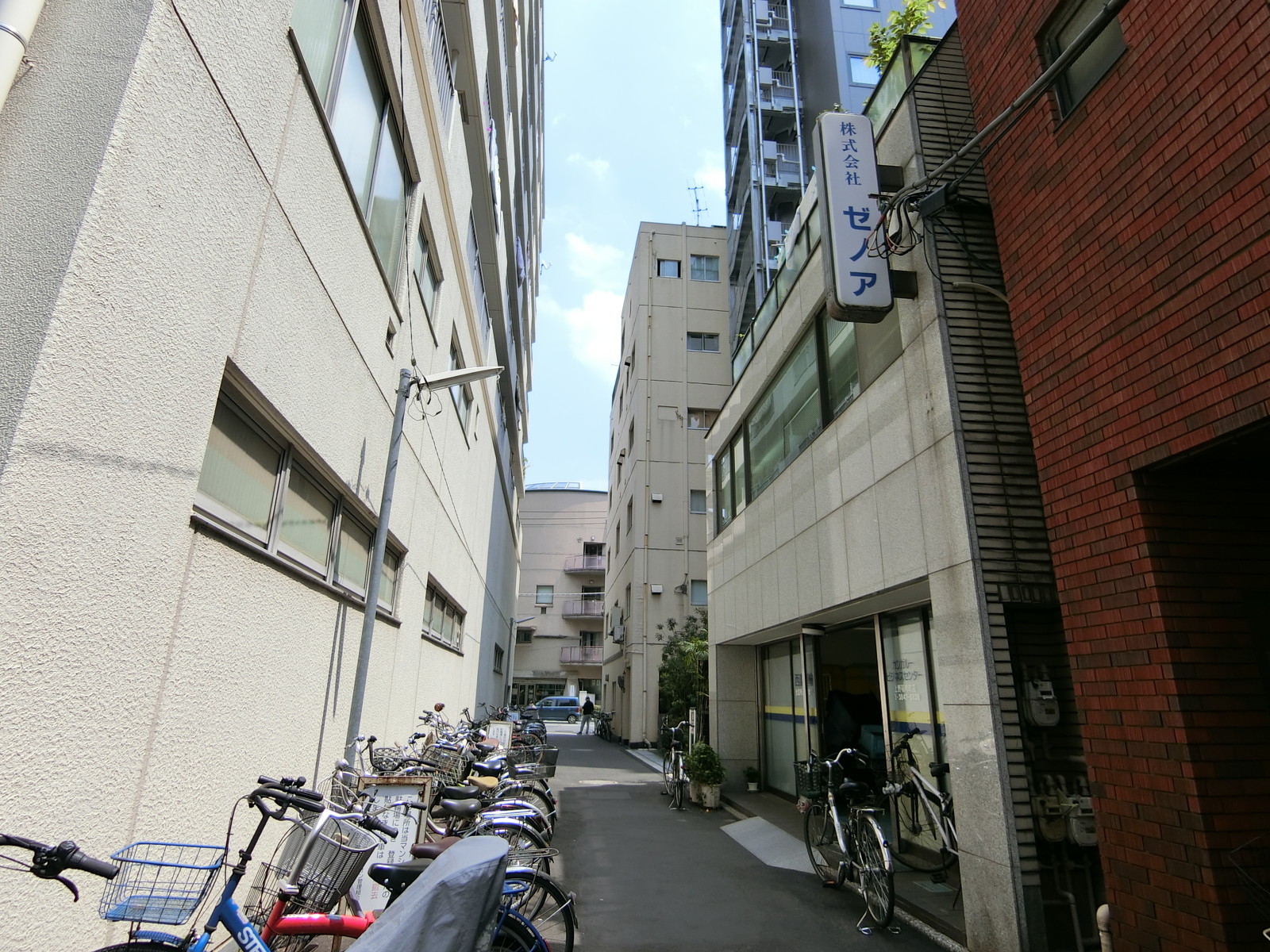 CYCビル前面の通り