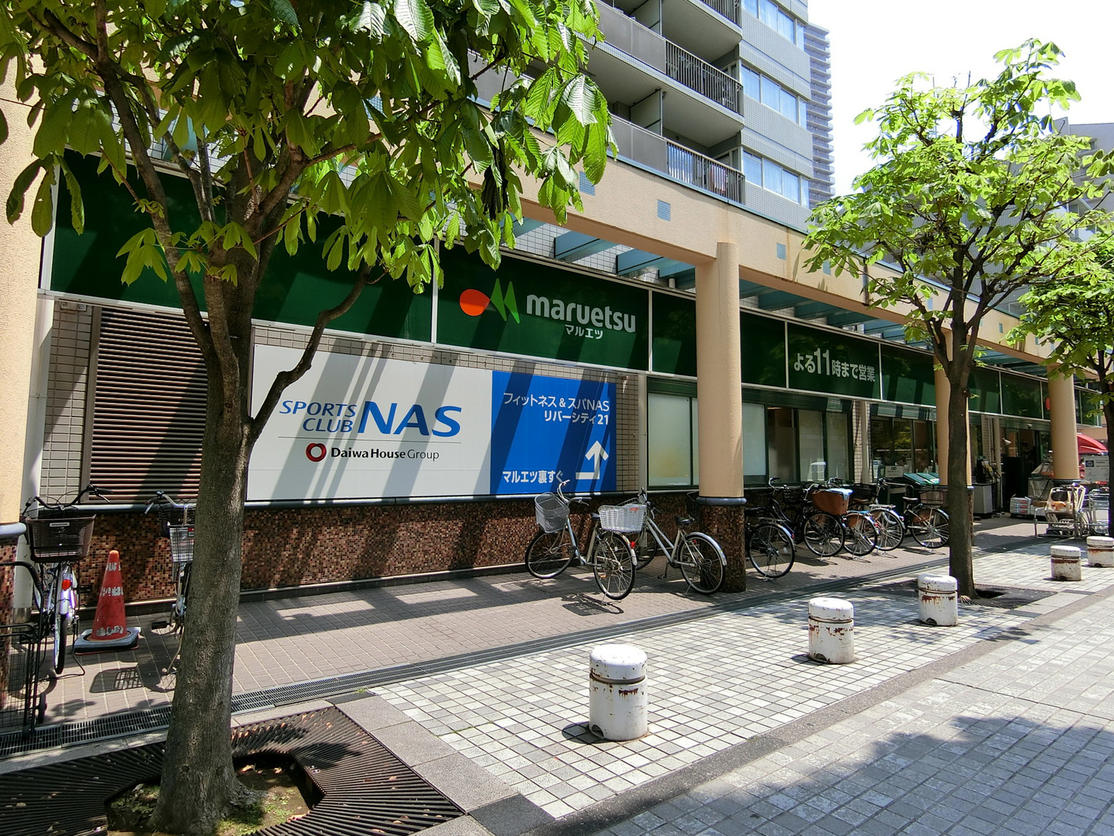 隣のマルエツ佃店