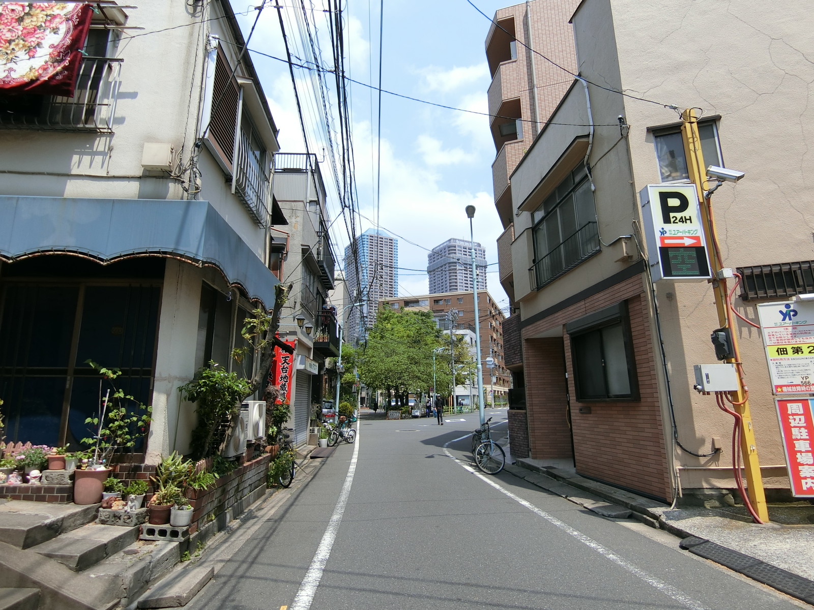JS月島ビル前面の通り