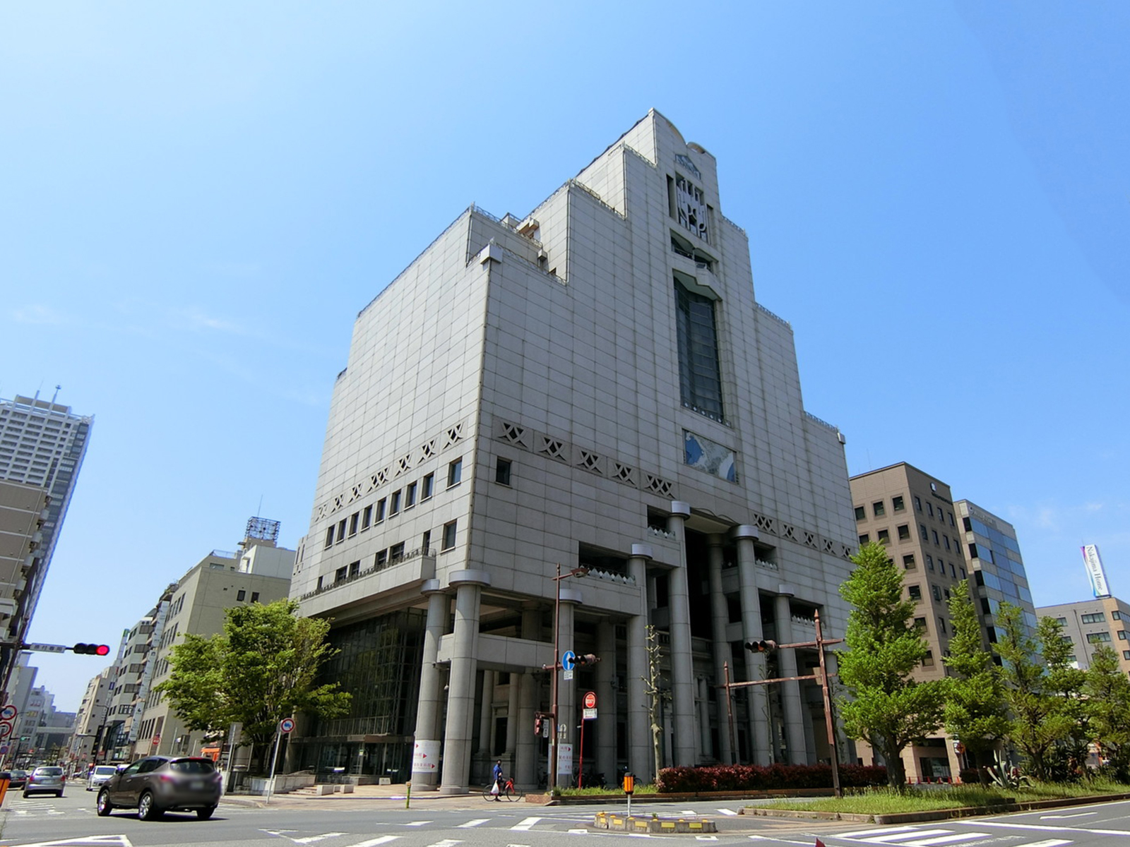 徒歩2分の千葉市美術館