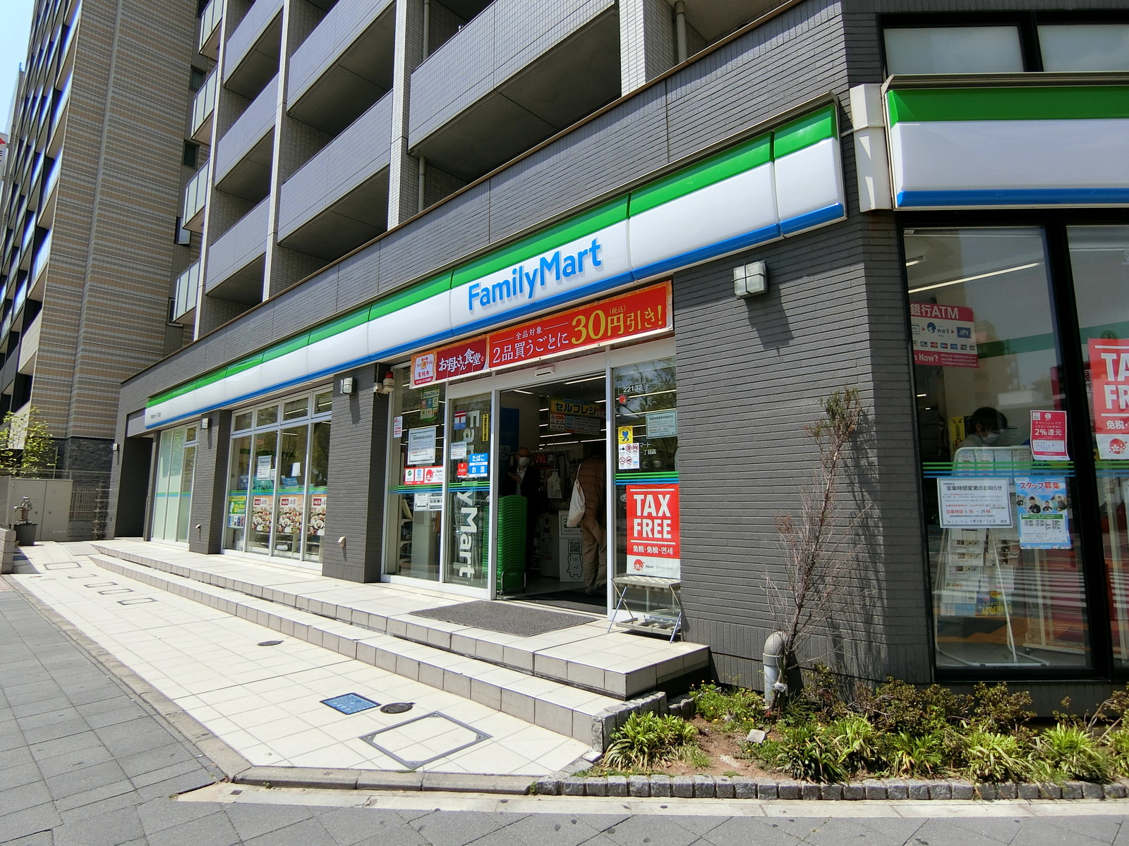 徒歩3分のファミリーマート