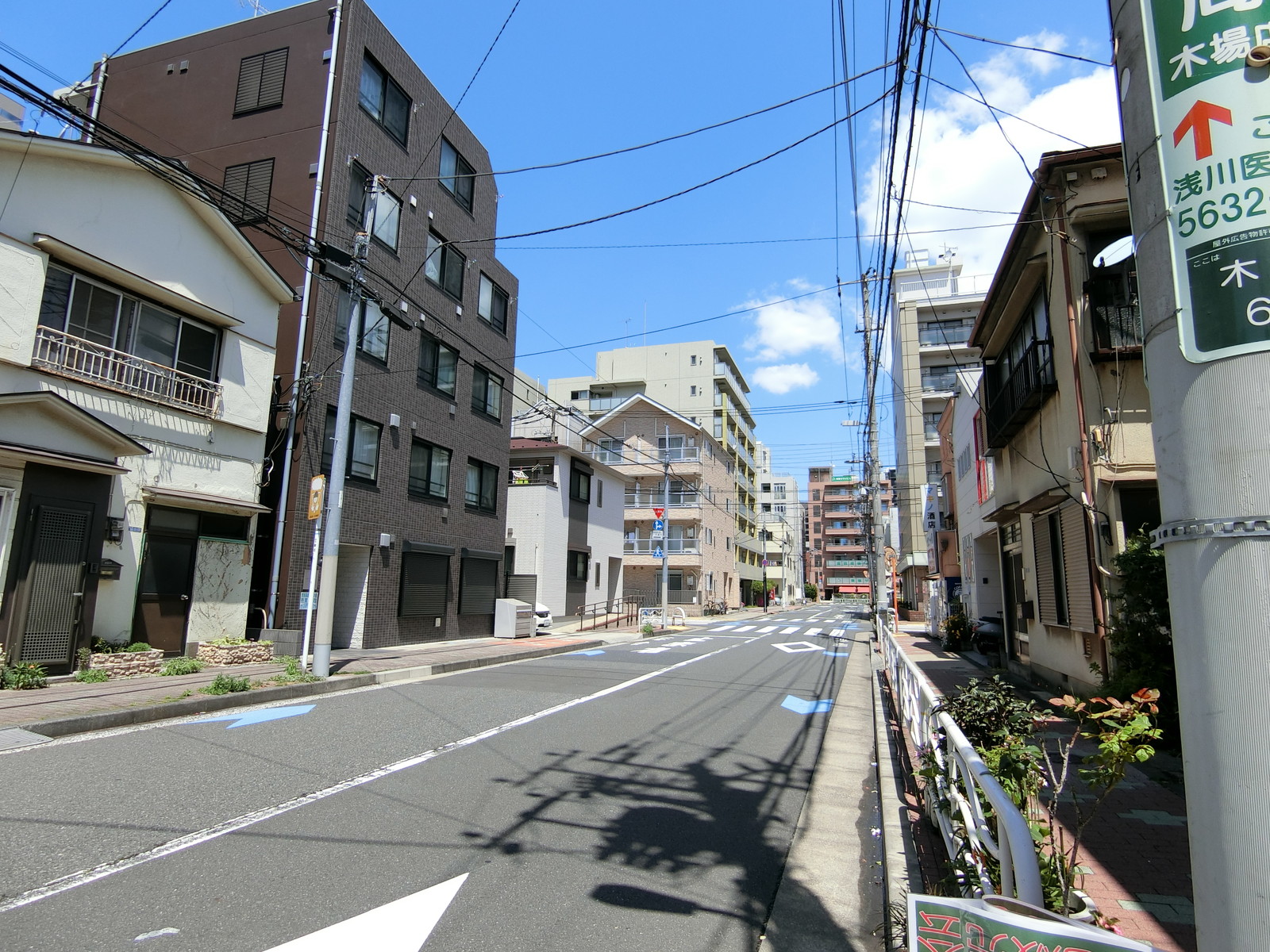タテノビル前面の通り