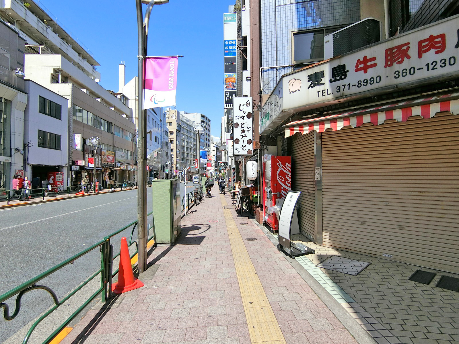TMビル前面の通り