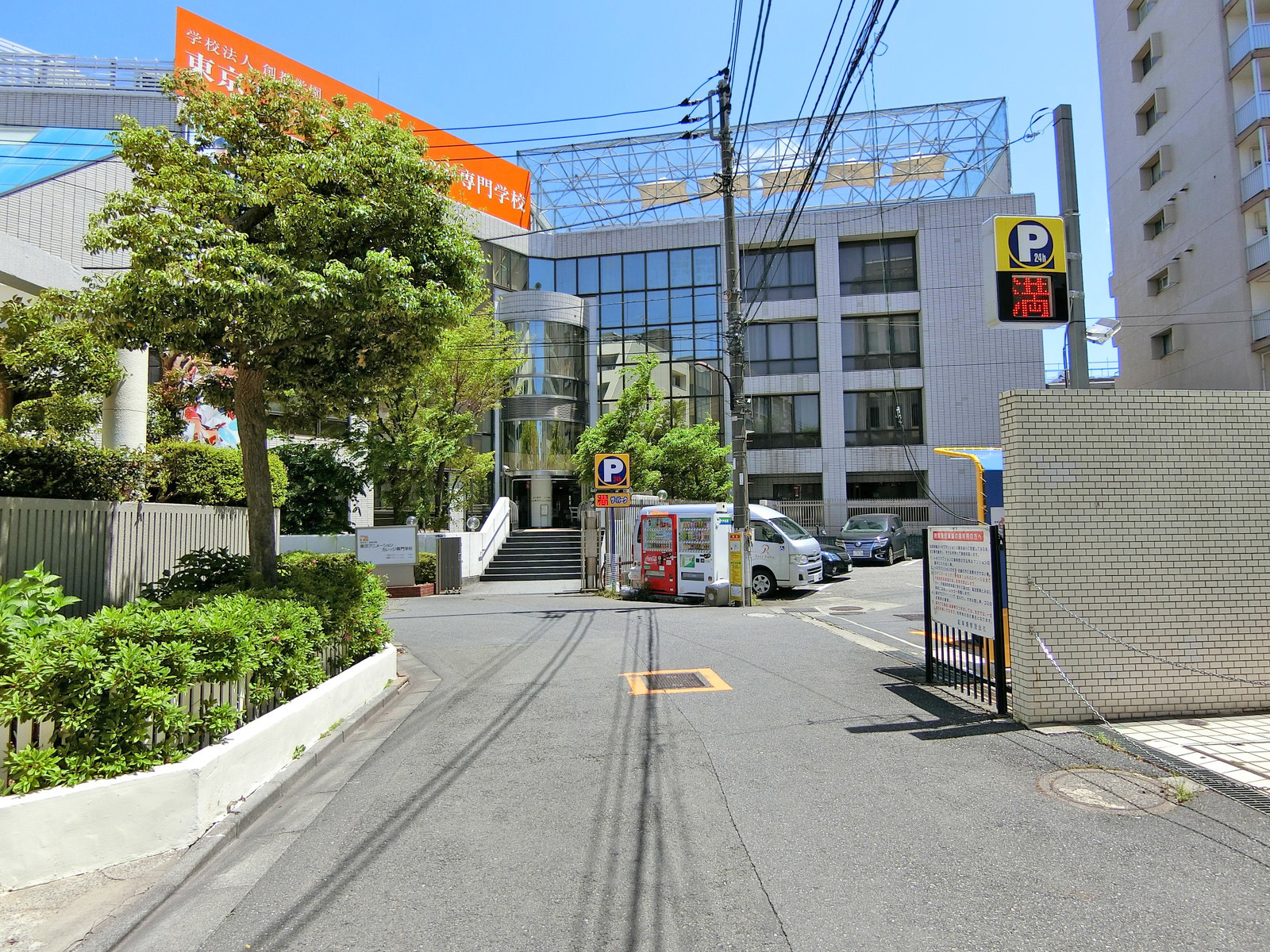 第23鈴木総合ビル前面の通り