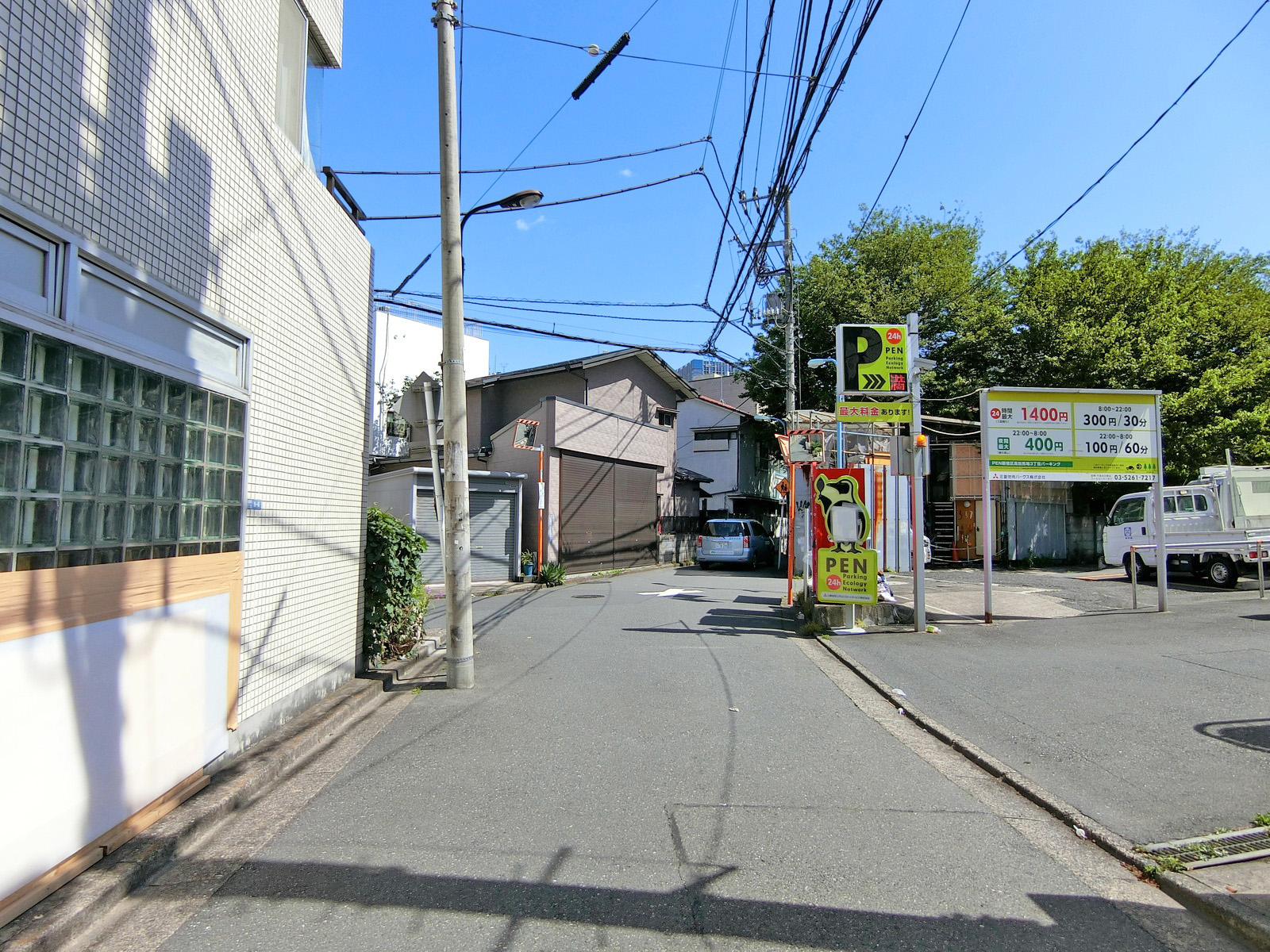 ハーミテイジ前面の通り